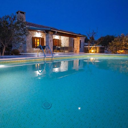 Holiday Home Svemir Drage Ngoại thất bức ảnh