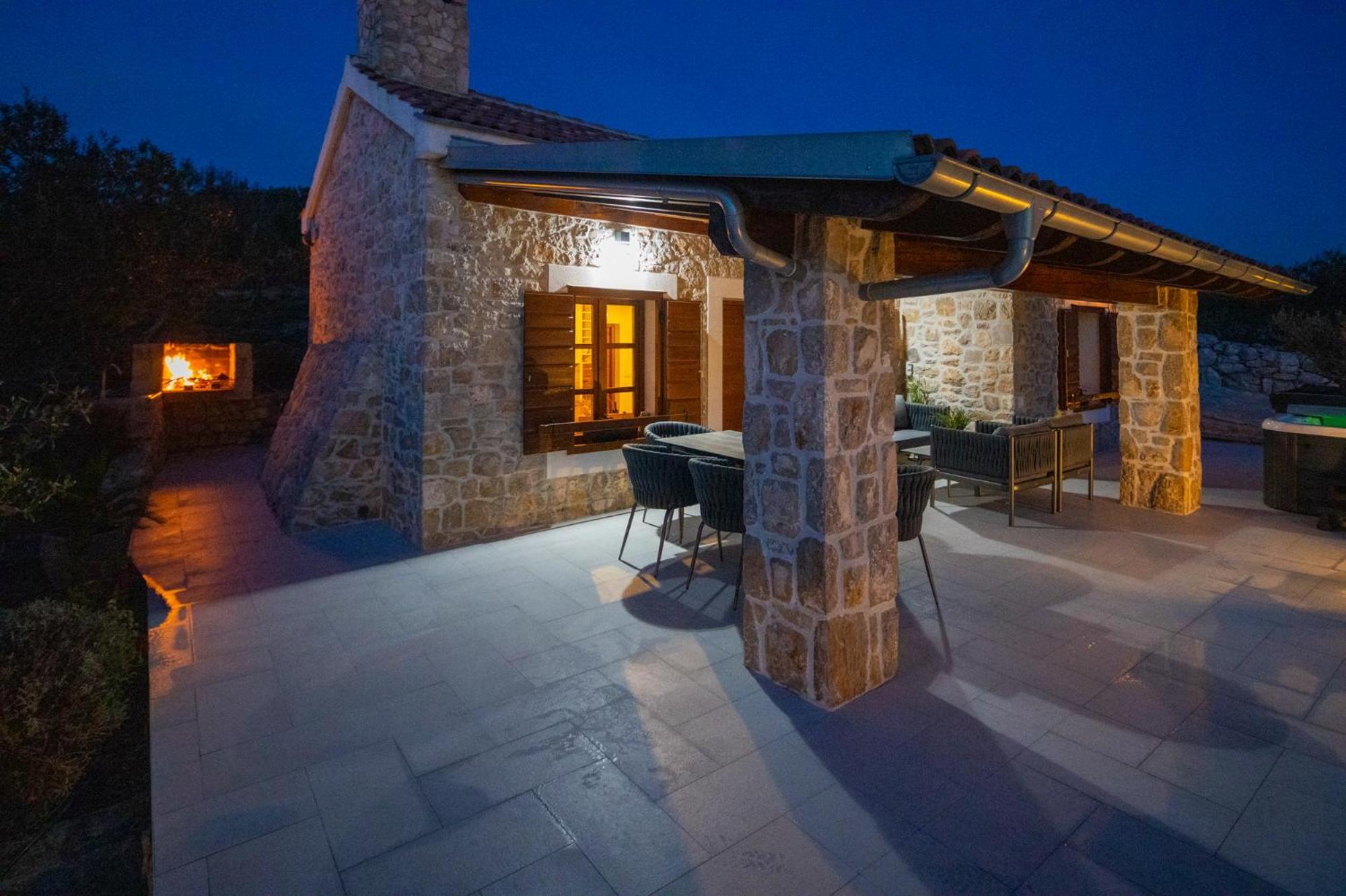 Holiday Home Svemir Drage Ngoại thất bức ảnh