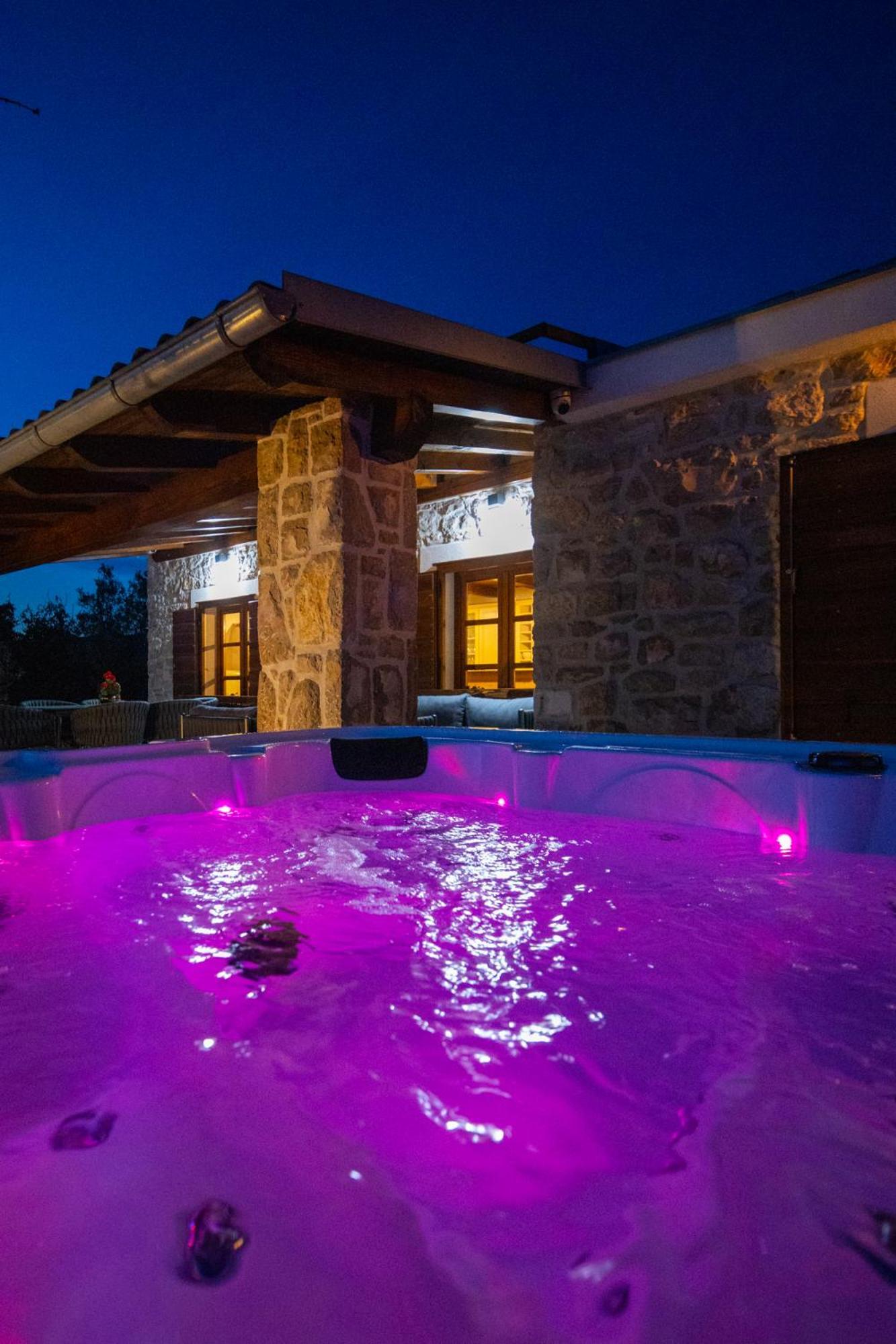 Holiday Home Svemir Drage Ngoại thất bức ảnh