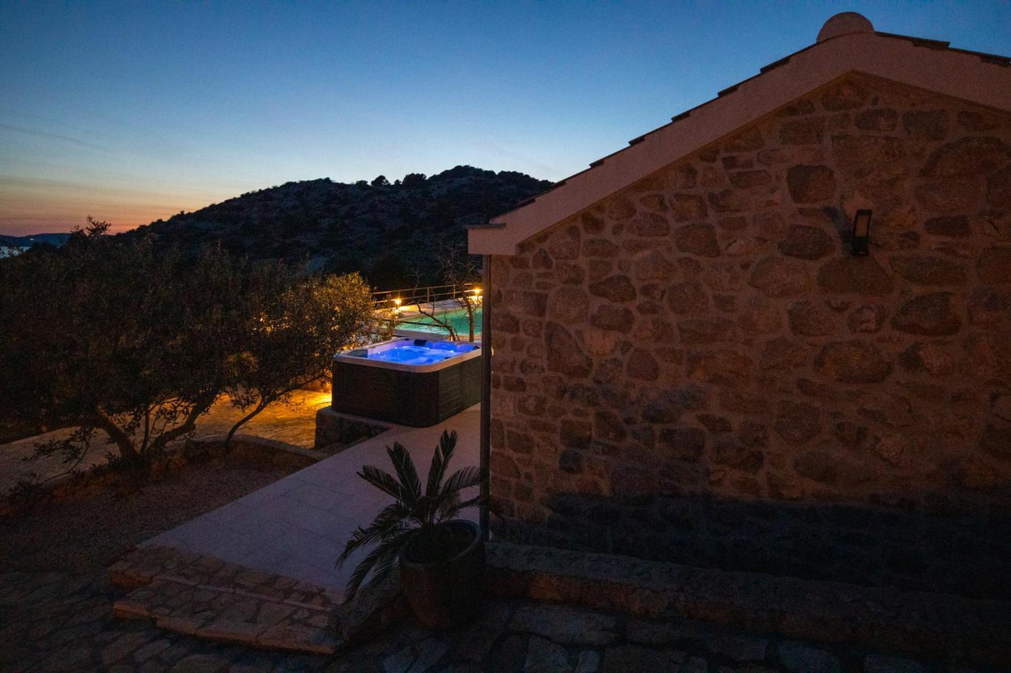 Holiday Home Svemir Drage Ngoại thất bức ảnh