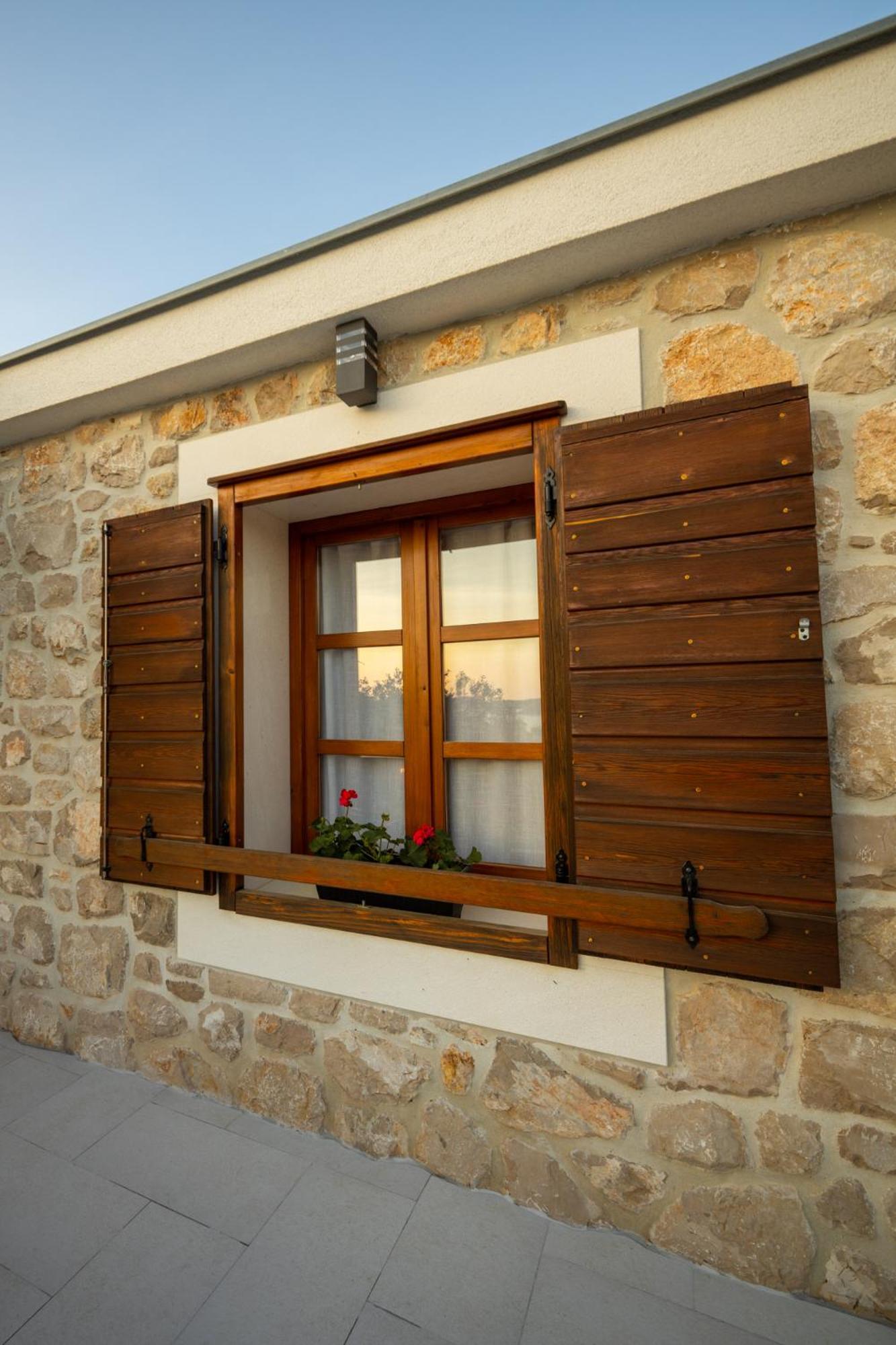 Holiday Home Svemir Drage Ngoại thất bức ảnh