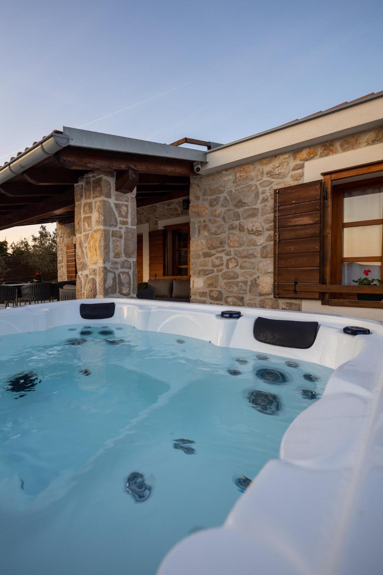Holiday Home Svemir Drage Ngoại thất bức ảnh