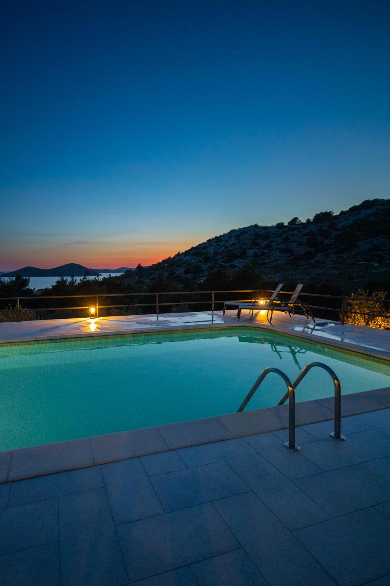 Holiday Home Svemir Drage Ngoại thất bức ảnh