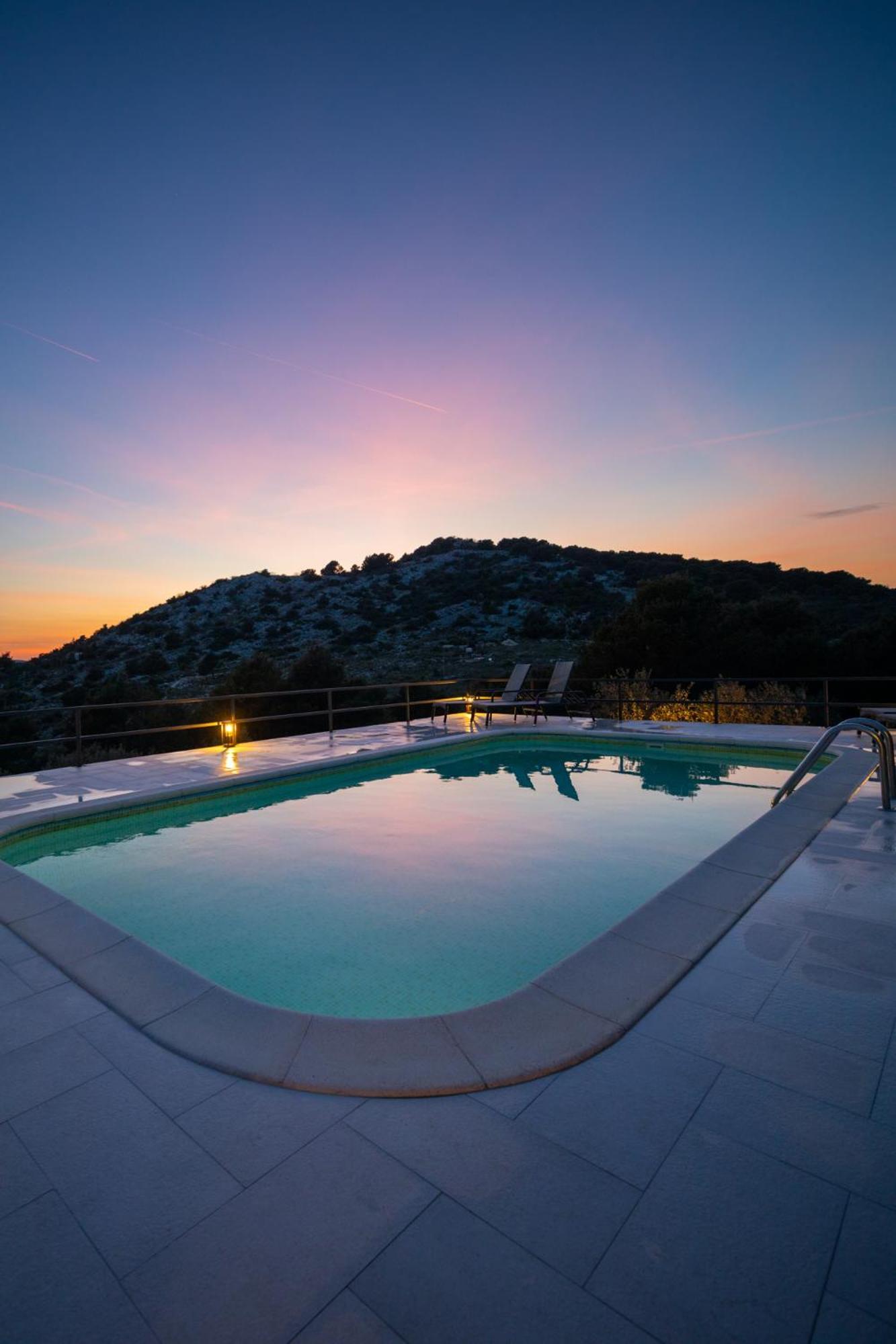 Holiday Home Svemir Drage Ngoại thất bức ảnh
